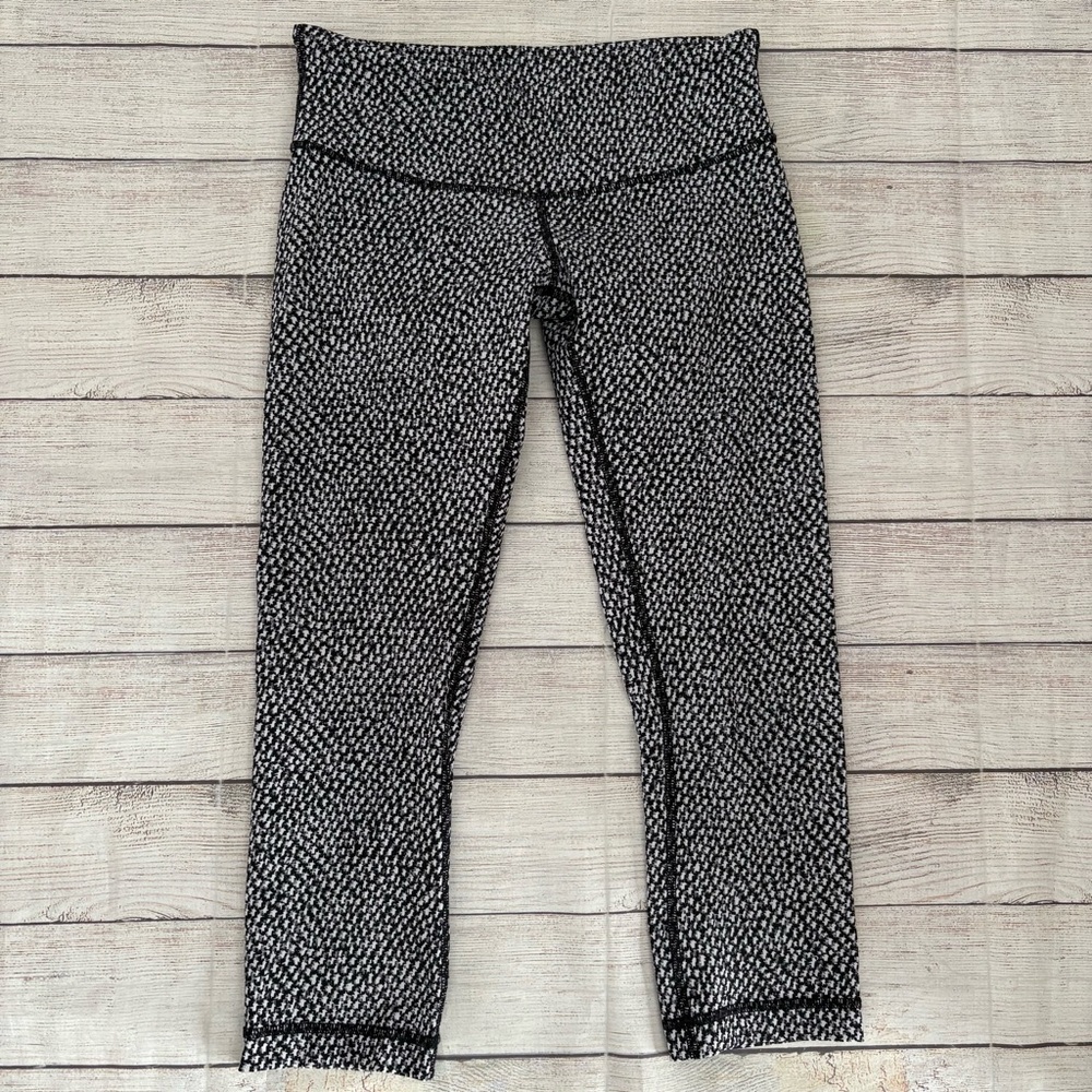 LULULEMON Crops Size 6